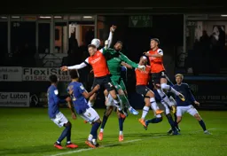 Scramble in the box, David Raya can't clear the Towns' set piece