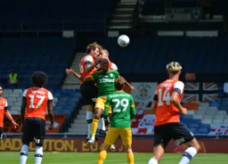 Glen Rea gets higher than Daniel Johnson