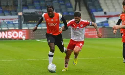 Pelly getting a tug back from Alex Mowatt