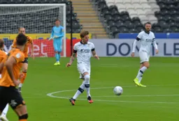 Glen Rea dictates play from the centre of the park