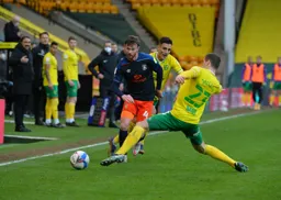 Ryan Tunnicliffe plays the ball past Kenny McLean