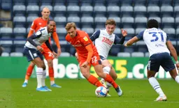 Kiernan Dewsbury-Hall avoids a tackle