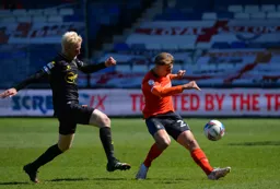 Kiernan Dewsbury-Hall is closed down by Will Hughes