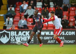 Carlos Mendes-Gomes keeps the ball ticking over