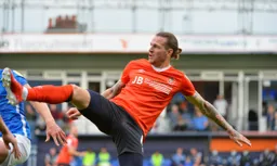 Glen Rea putting a boot in