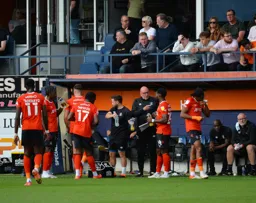 Players taking midgame instructions on board