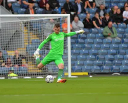 Simon Sluga goes long