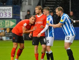 Kal Naismith using Luke Berry as a shield from his marker