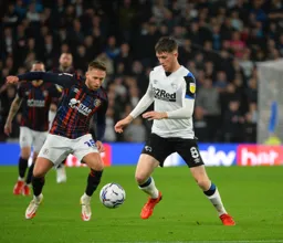 Jordan Clark getting ready to put in a challenge