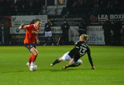 Kal Naismith putting Tim Ream on the ground