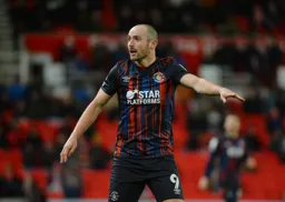 Danny Hylton pointing where he wants the ball