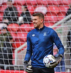 Alex Palmer emergency loan keeper warming up for the Hatters