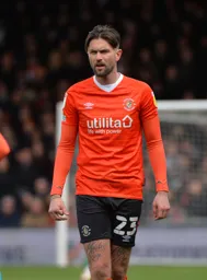 Henri Lansbury patrolling the midfield and looking fabulous