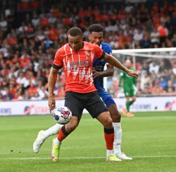 Carlton Morris shielding the ball