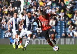 Amari`i Bell holds off Matt Phillips