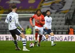 Gabriel Osho finds Alan Browne standing in his way