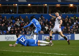 Allan Campbell leaves two defenders floundering