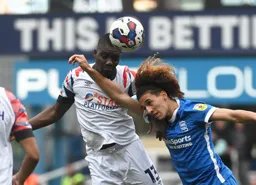 Marvelous Nakamba gets above Hannibal Mejbri to win a header
