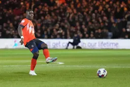 Marvelous Nakamba with a measured pass