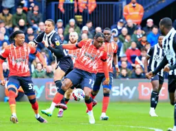 Pelly Ruddock-Mpanzu holds off Joao Pedro