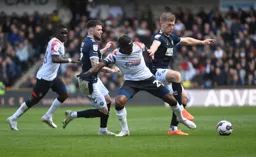 Amari`i Bell sticks his foot in