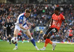 Amari`i Bell plays the ball across