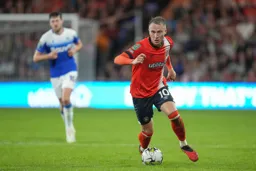 Cauley Woodrow moving down the wing