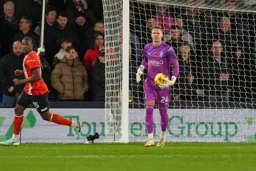 Thomas Kaminski looking for movement upfield