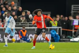 Tahith Chong moves towards goal