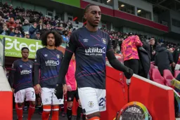 Amari’i Bell with Chong and Ogbene