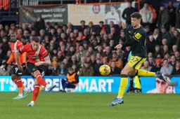 Ross Barkley lets fly