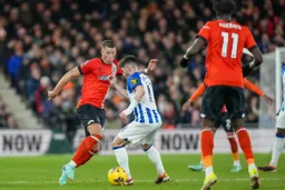 Ross Barkley about to go in for the tackle