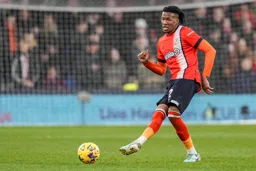 Gabriel Osho feeding a teammate