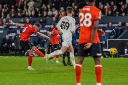 Ross Barkley lets fly