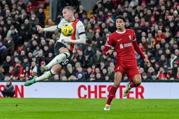 Cauley Woodrow with an acrobatic effort