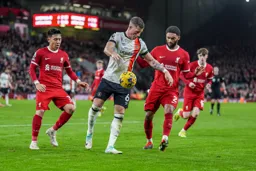 Ross Barkley surrounded