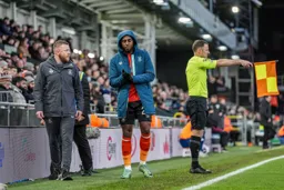 Amari’i Bell hobbles off