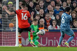 Thomas Kaminski gathers