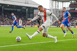 Carlton Morris lets fly