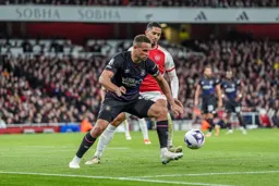 Carlton Morris shielding the ball