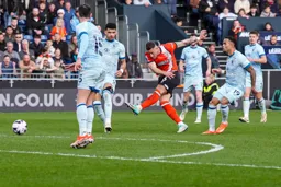 Ross Barkley gets a shot away