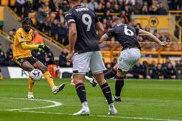 Ross Barkley lets fly