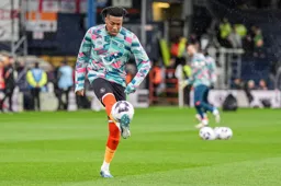 Gabriel Osho in the warm ups