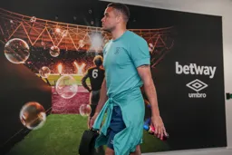 Carlton Morris is here