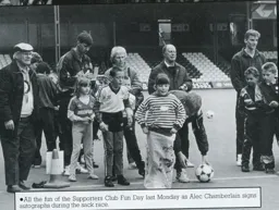Chamberlain Signs Autographs 1991