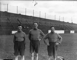 (L to R) Willie McInnes, George Harford, Bob Walker. Courtesy Luton News. 